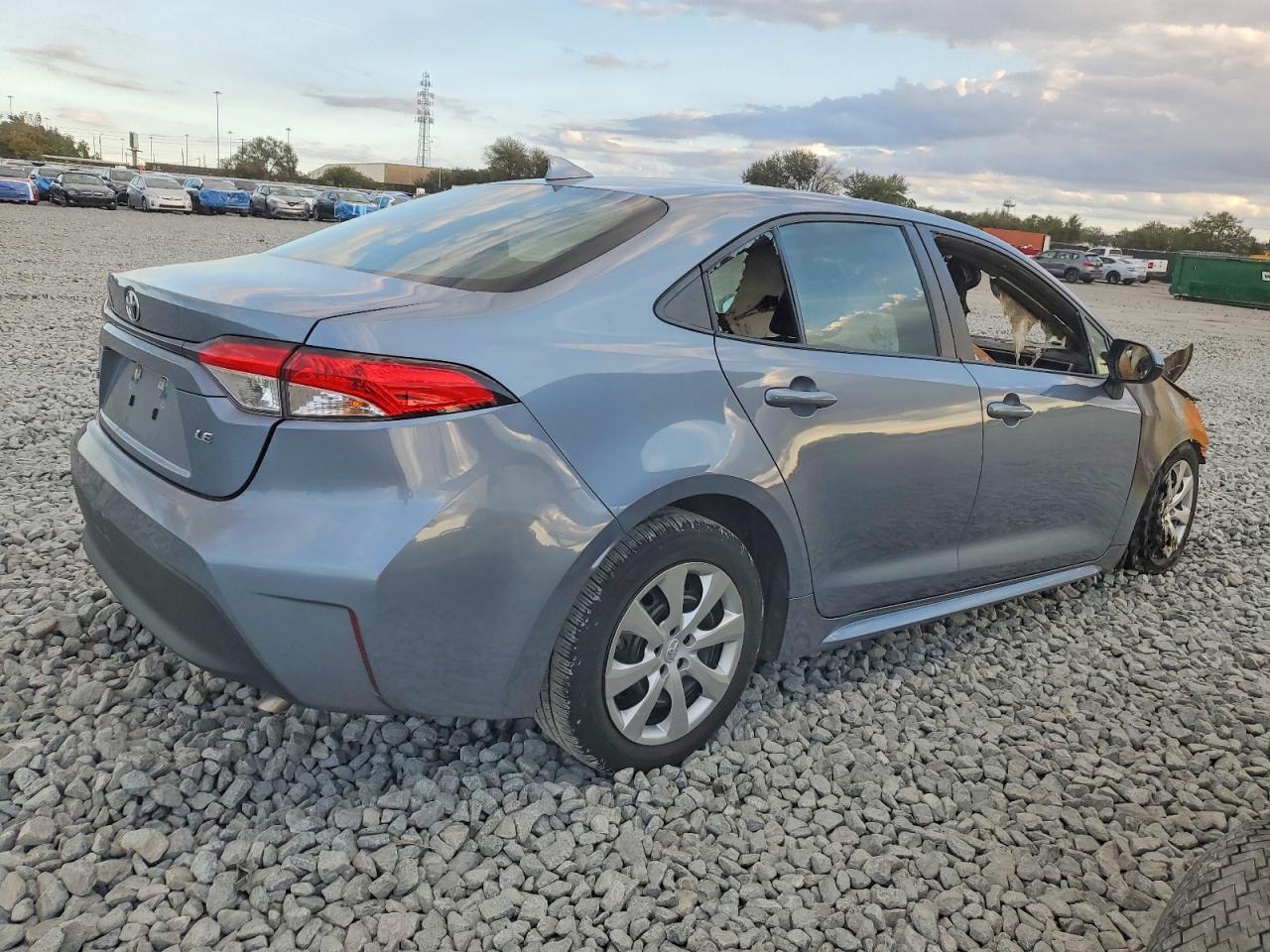 2024 TOYOTA COROLLA LE photo 3