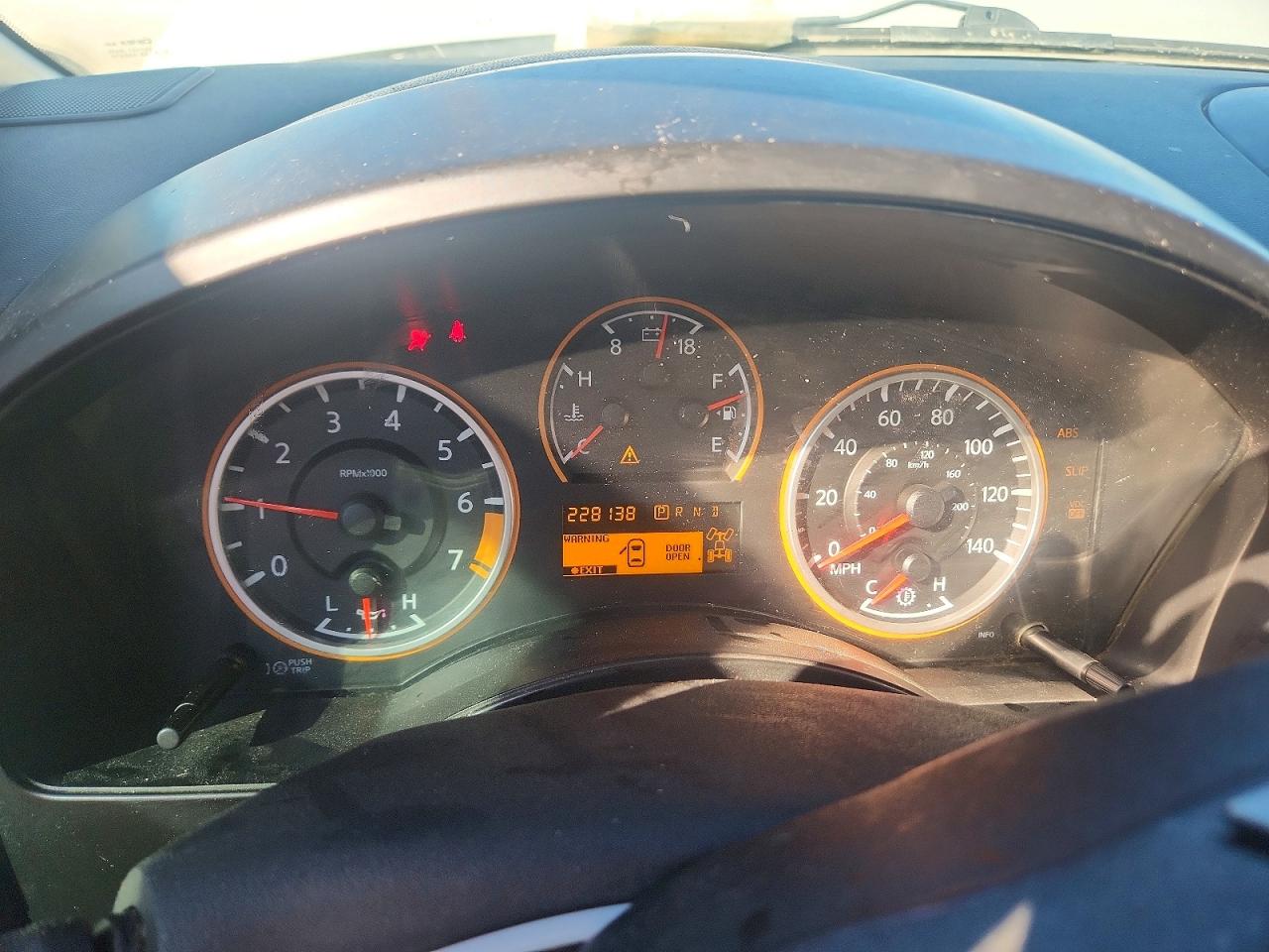 2011 NISSAN TITAN S photo 9