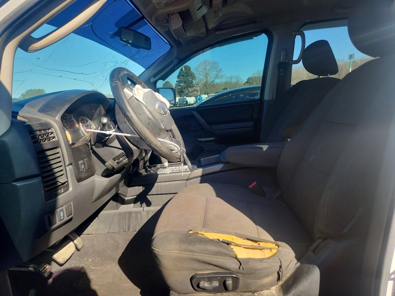 2011 NISSAN TITAN S photo 7