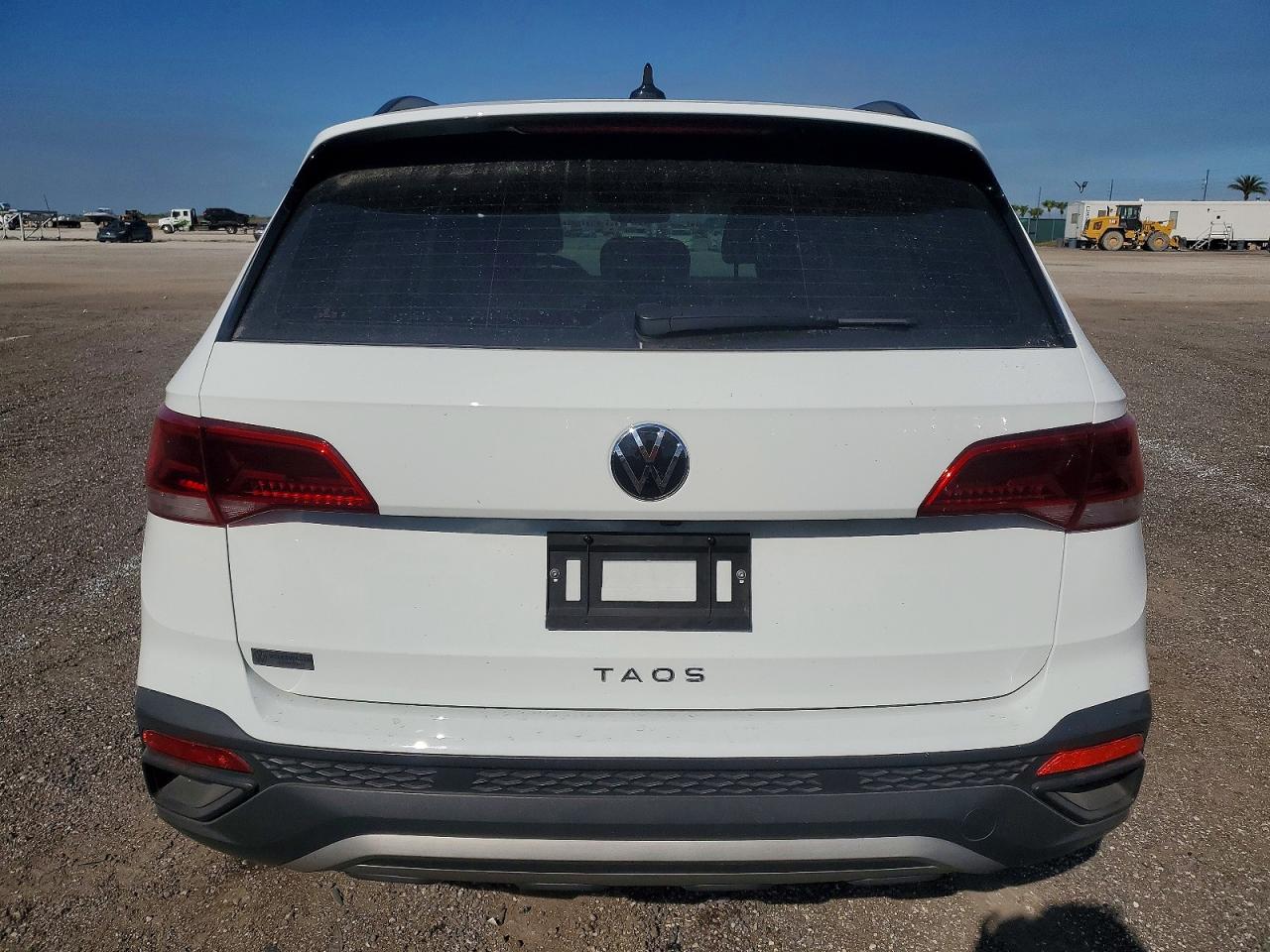 2024 VOLKSWAGEN TAOS S photo 6
