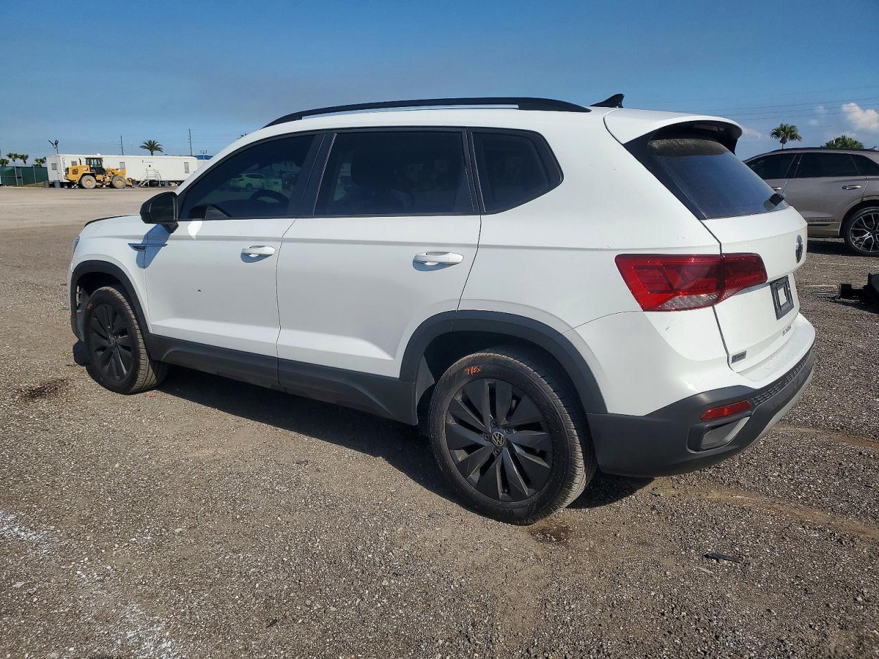 2024 VOLKSWAGEN TAOS S photo 2