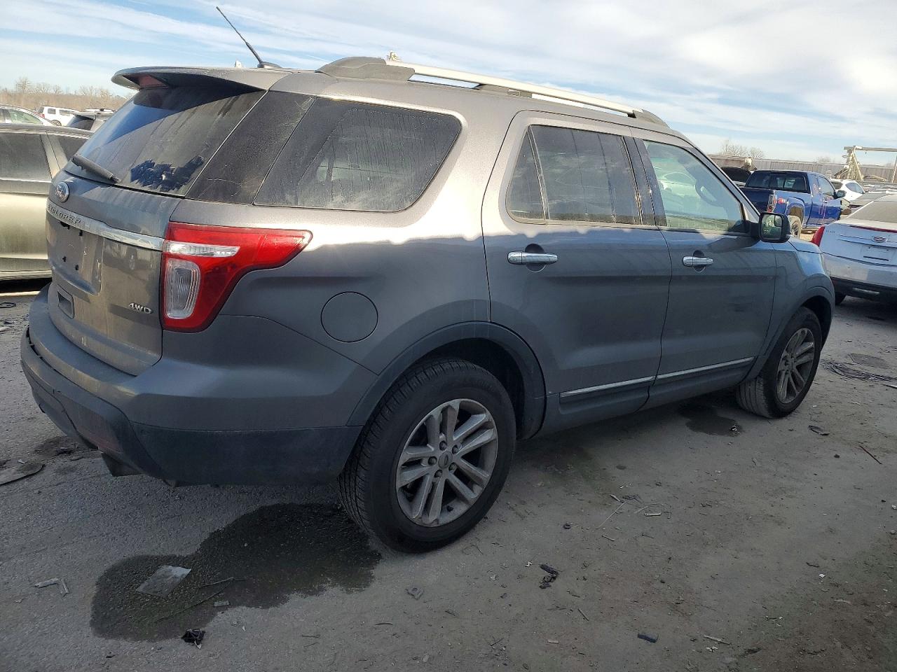 2011 FORD EXPLORER XLT photo 3