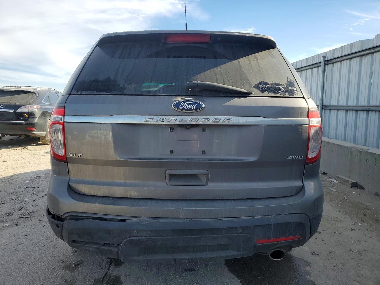 2011 FORD EXPLORER XLT photo 6