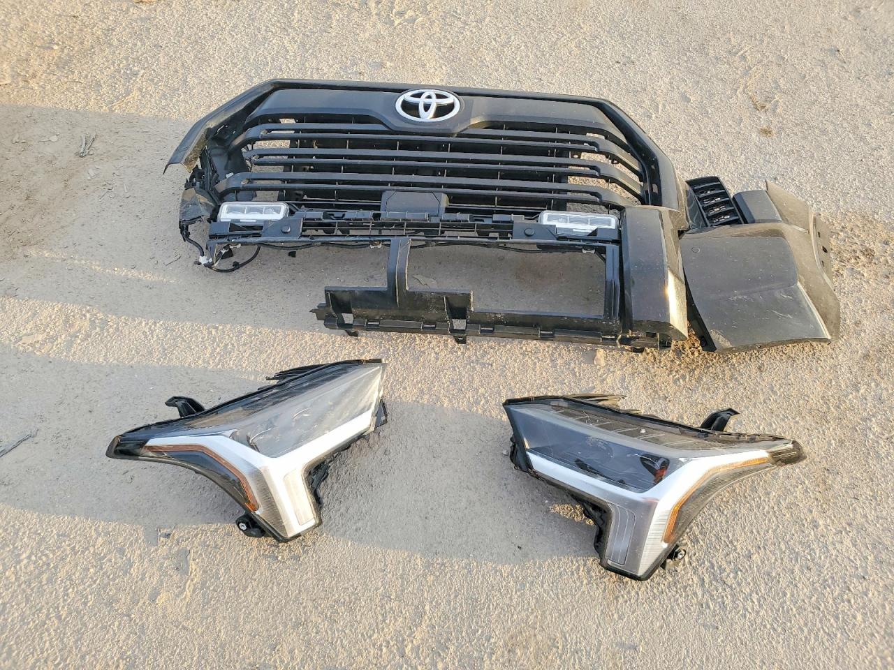 2024 TOYOTA TUNDRA CREWMAX SR photo 12