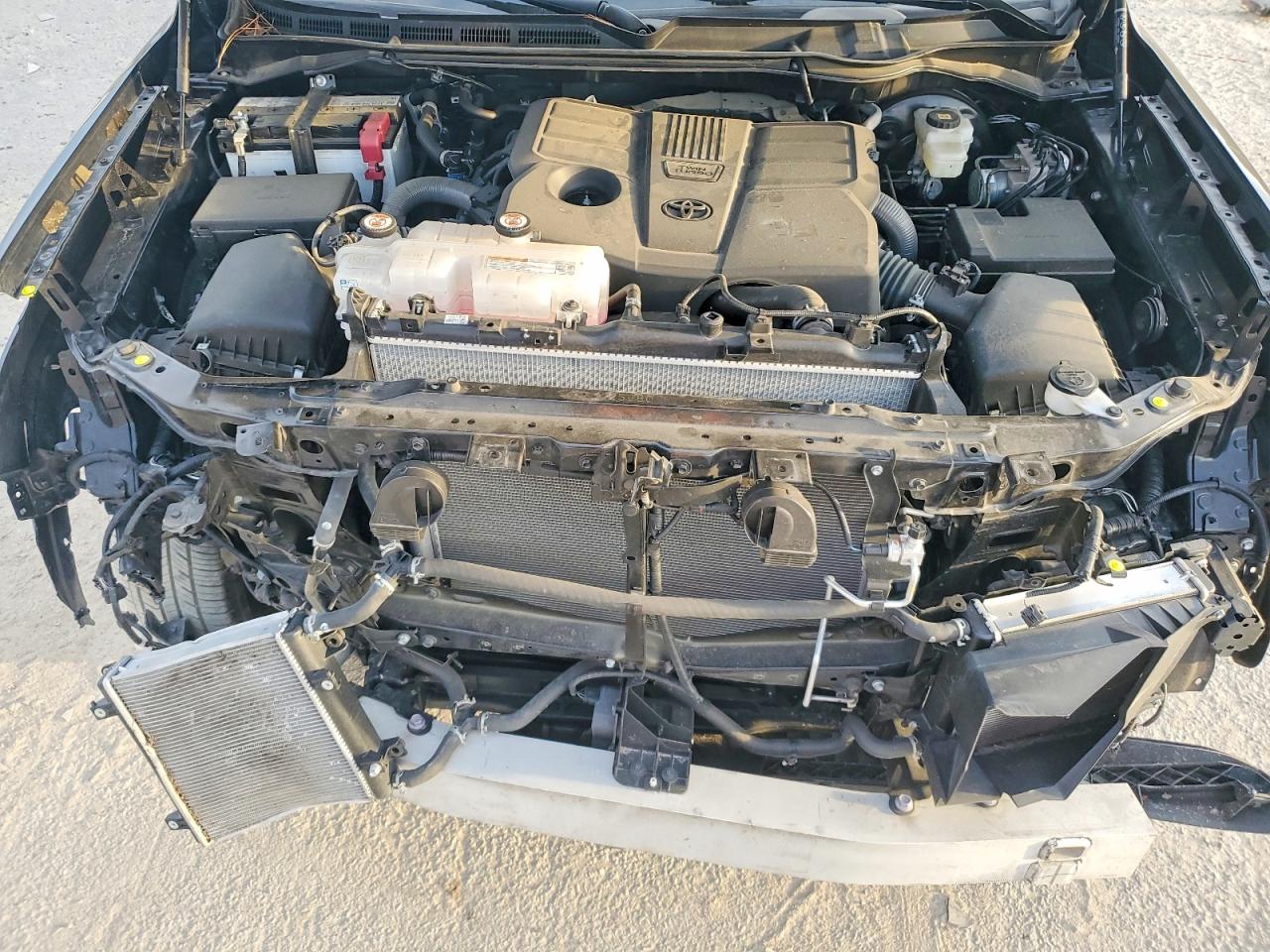 2024 TOYOTA TUNDRA CREWMAX SR photo 11