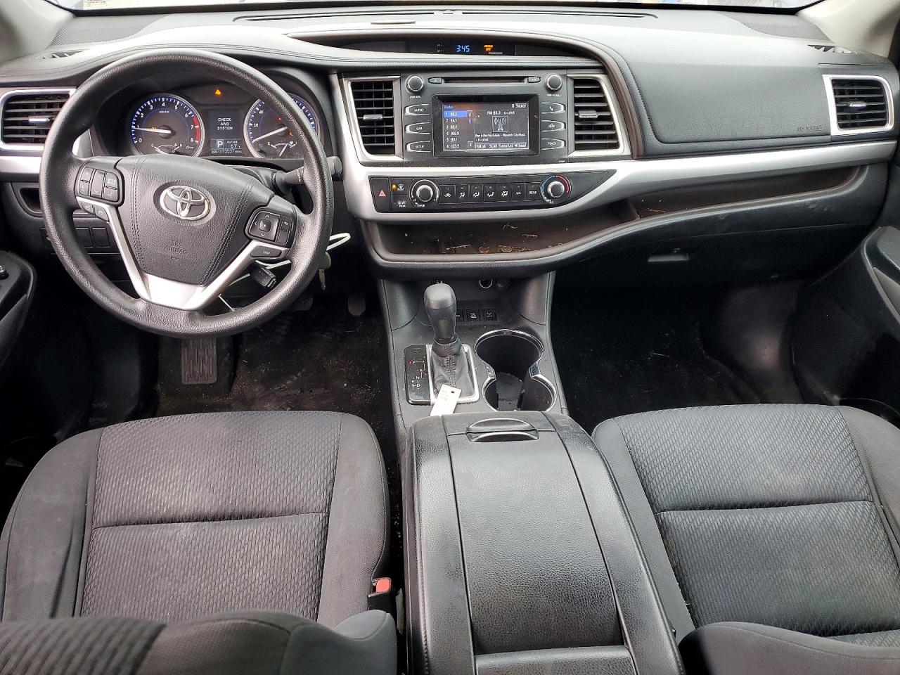2016 TOYOTA HIGHLANDER LE photo 8