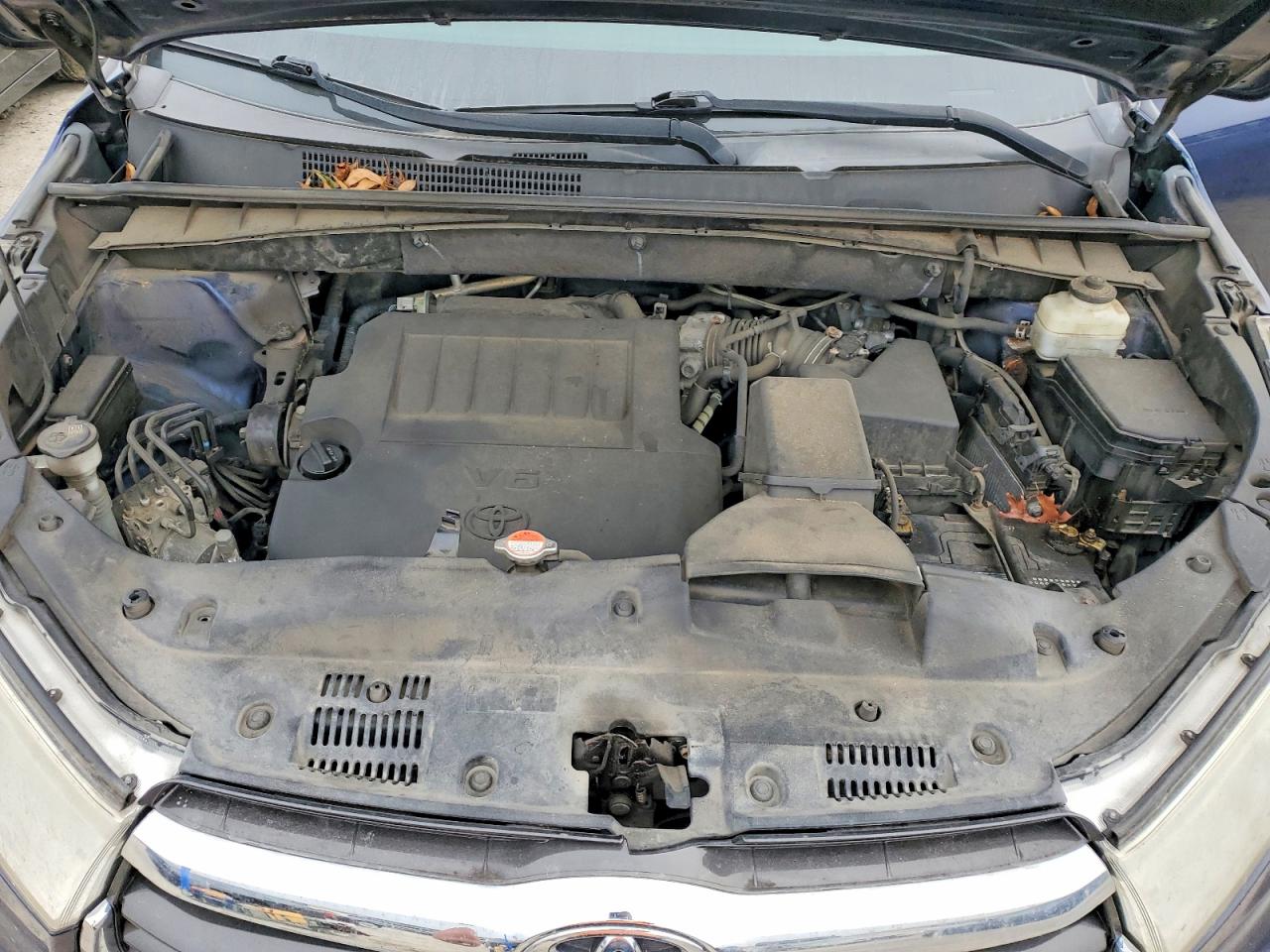 2016 TOYOTA HIGHLANDER LE photo 12