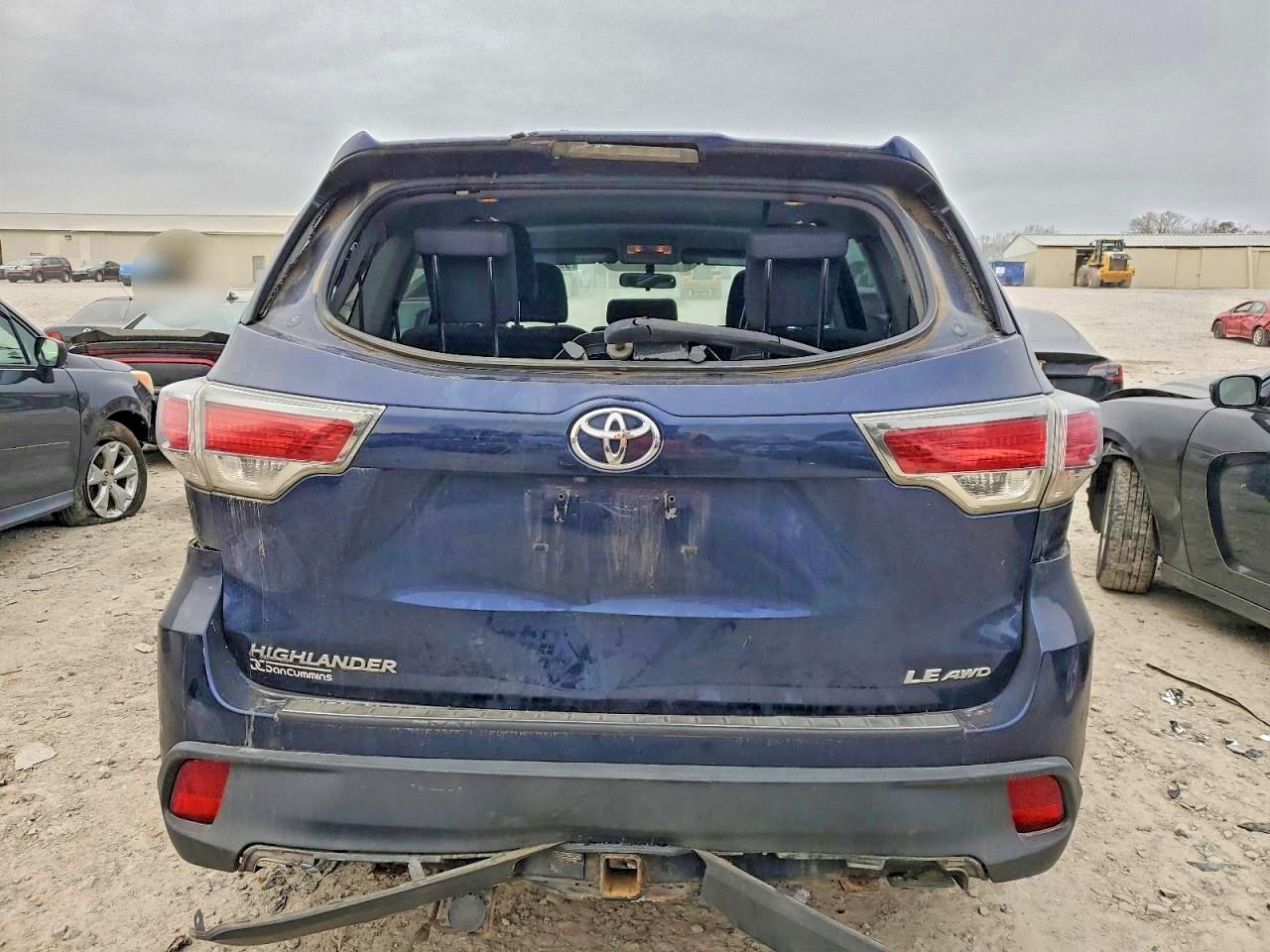 2016 TOYOTA HIGHLANDER LE photo 6