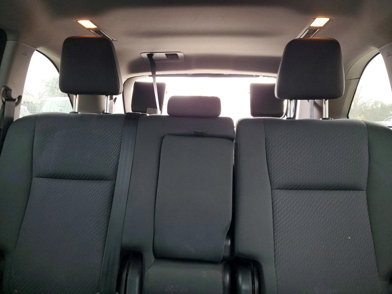 2016 TOYOTA HIGHLANDER LE photo 10