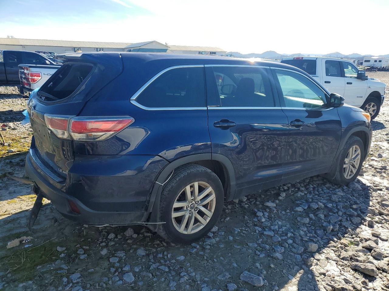 2016 TOYOTA HIGHLANDER LE photo 3