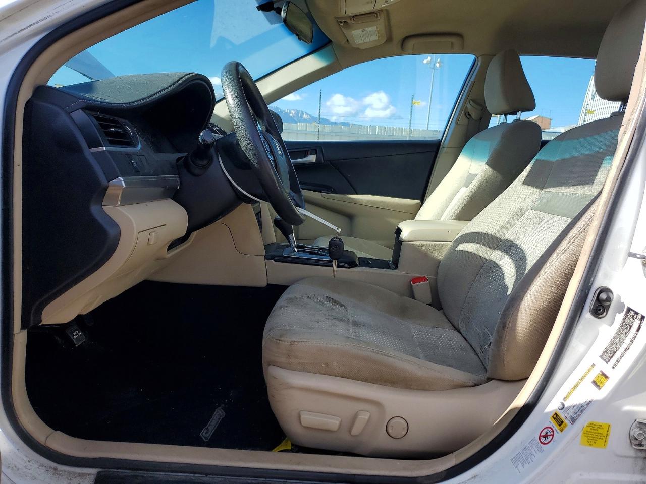 2014 TOYOTA CAMRY L photo 13
