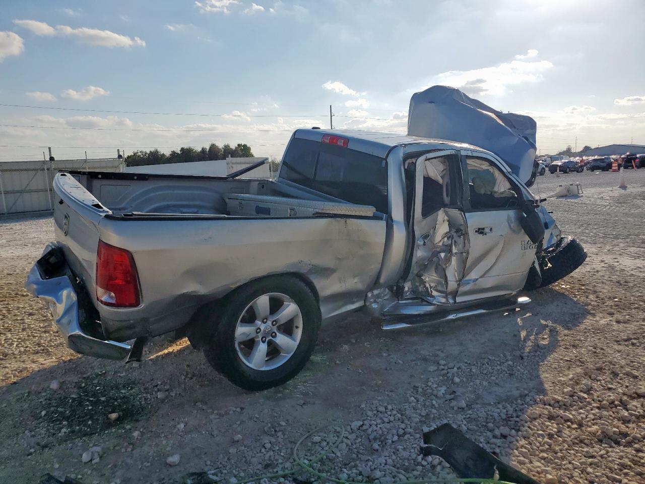 2014 RAM 1500 SLT photo 3