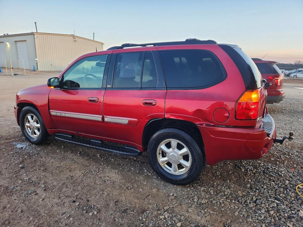 2004 GMC ENVOY photo 2