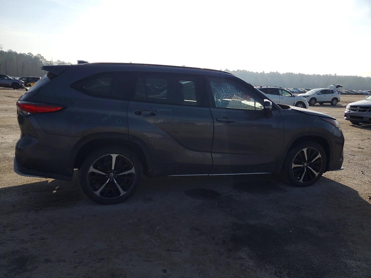 2021 TOYOTA HIGHLANDER XSE photo 3