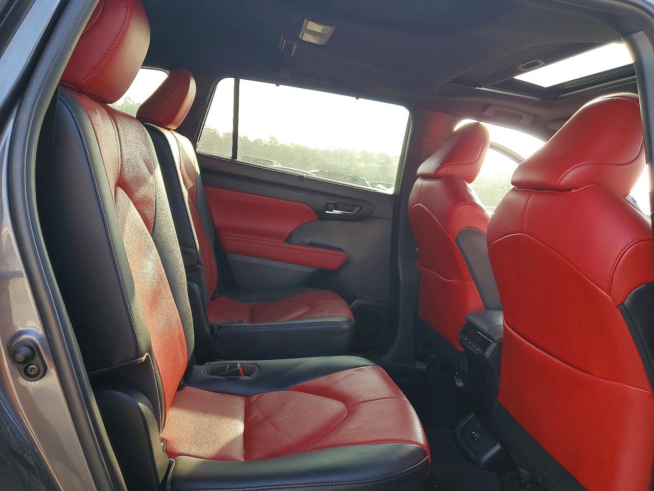 2021 TOYOTA HIGHLANDER XSE photo 11