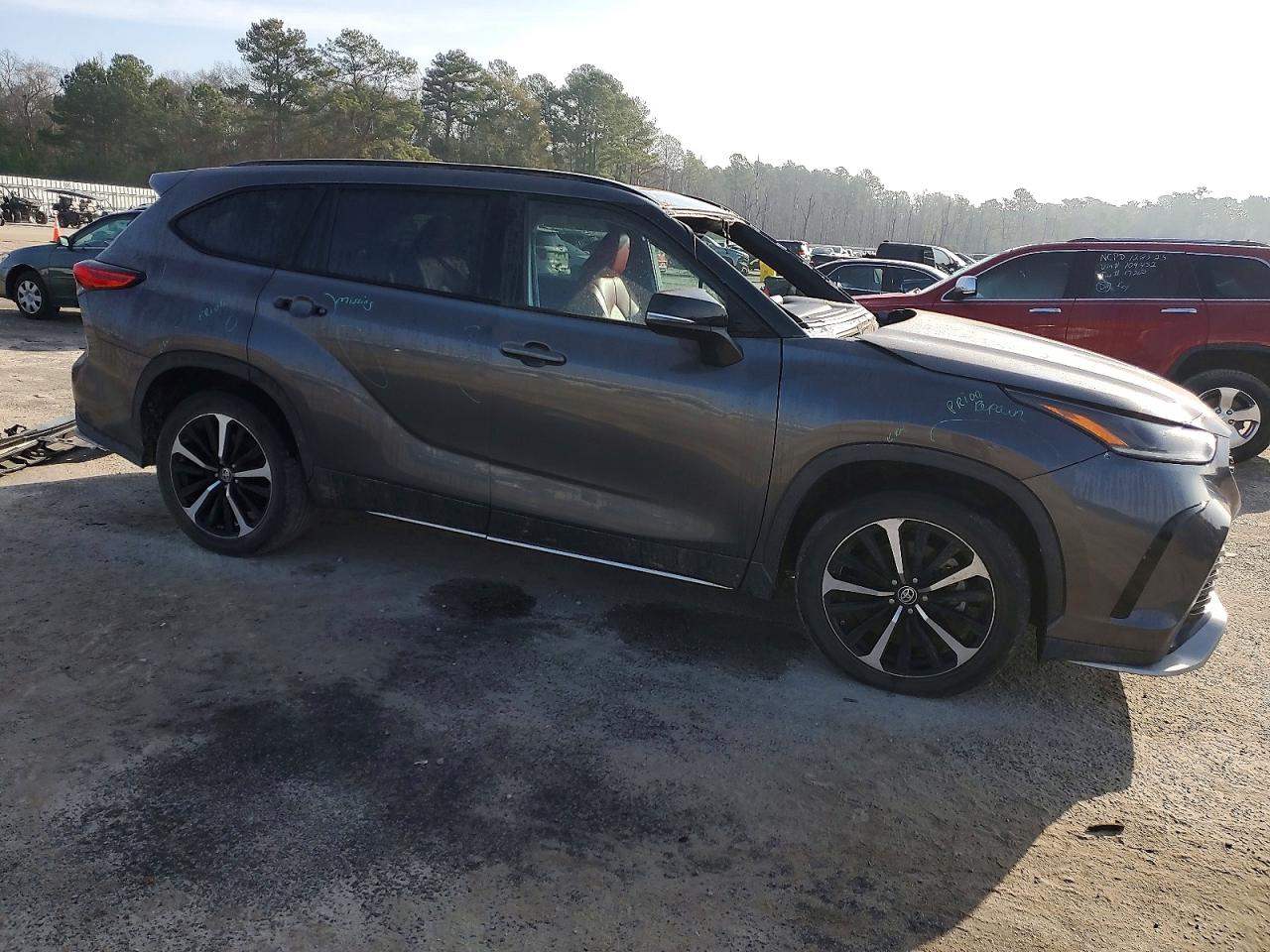2021 TOYOTA HIGHLANDER XSE photo 4