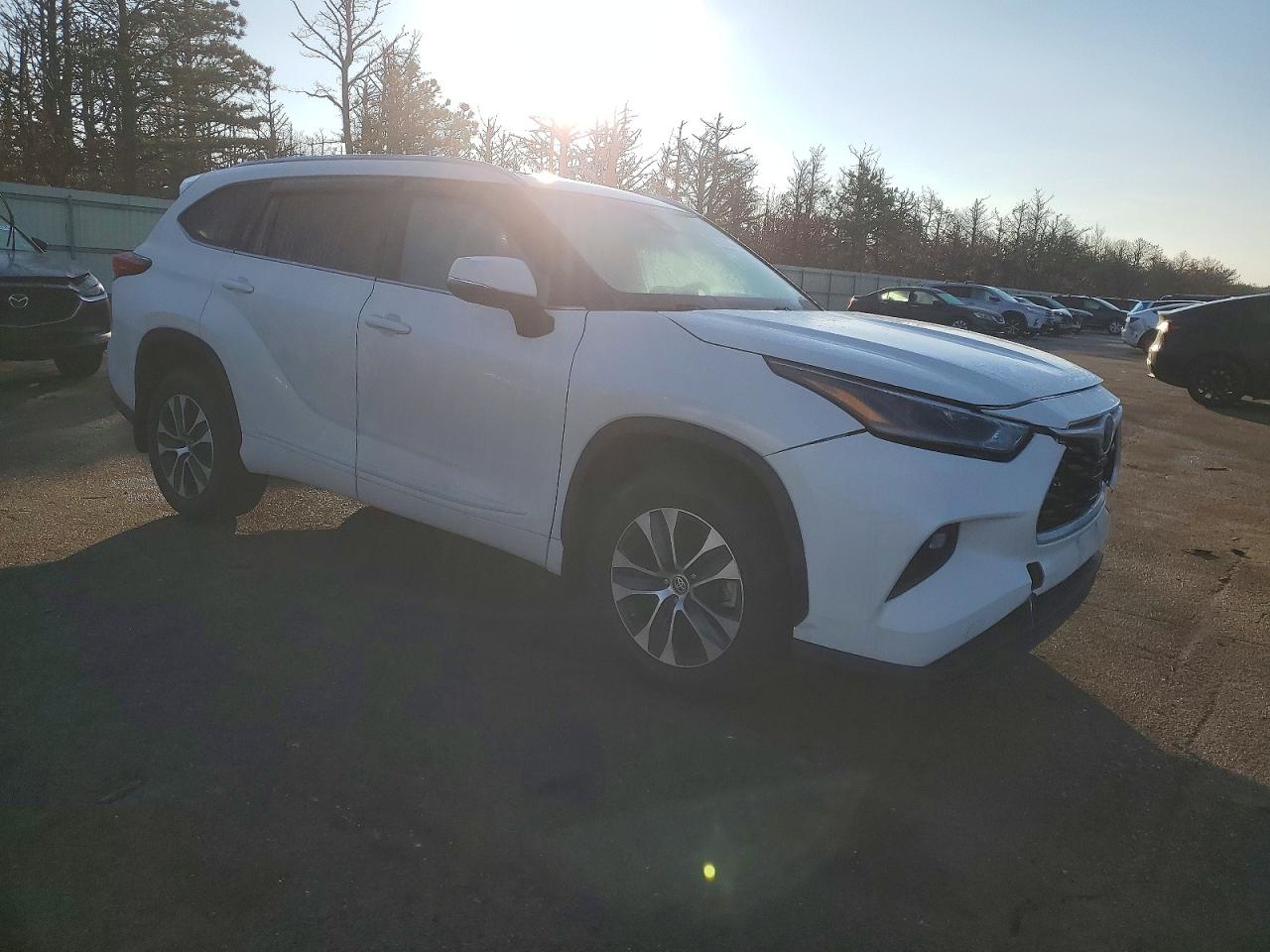 2021 TOYOTA HIGHLANDER XLE photo 4