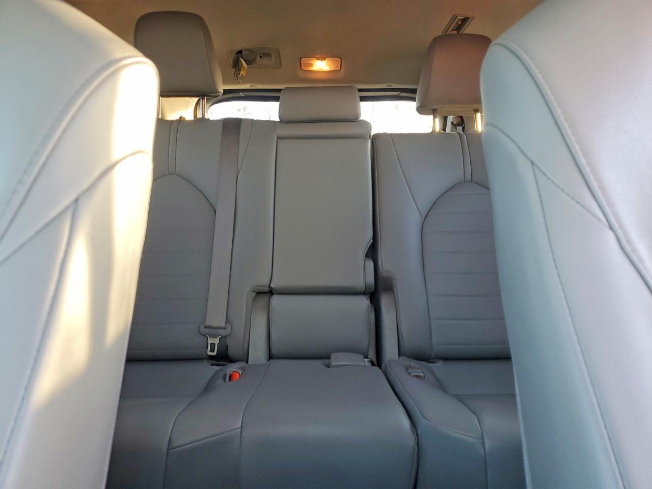 2021 TOYOTA HIGHLANDER XLE photo 10