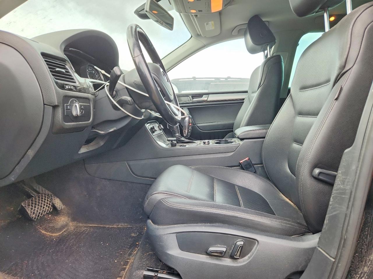2011 VOLKSWAGEN TOUAREG V6 photo 7