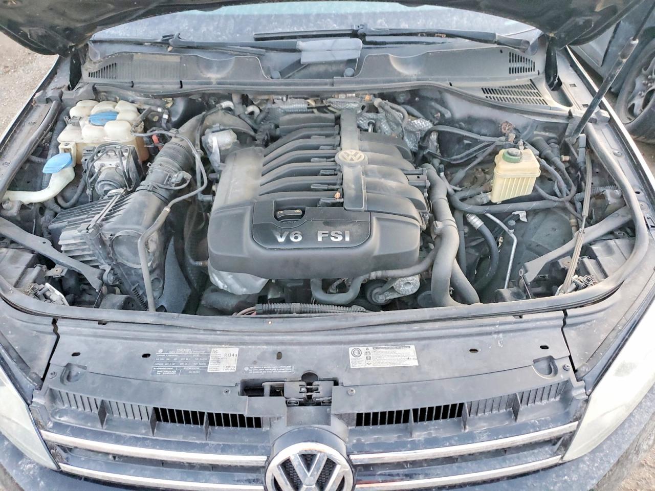 2011 VOLKSWAGEN TOUAREG V6 photo 12