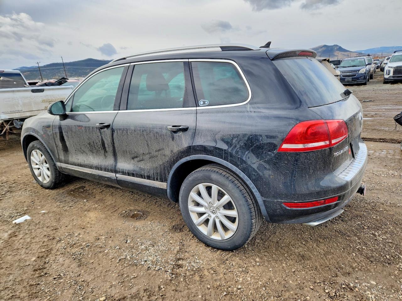 2011 VOLKSWAGEN TOUAREG V6 photo 2