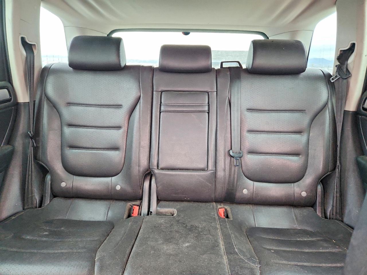 2011 VOLKSWAGEN TOUAREG V6 photo 10