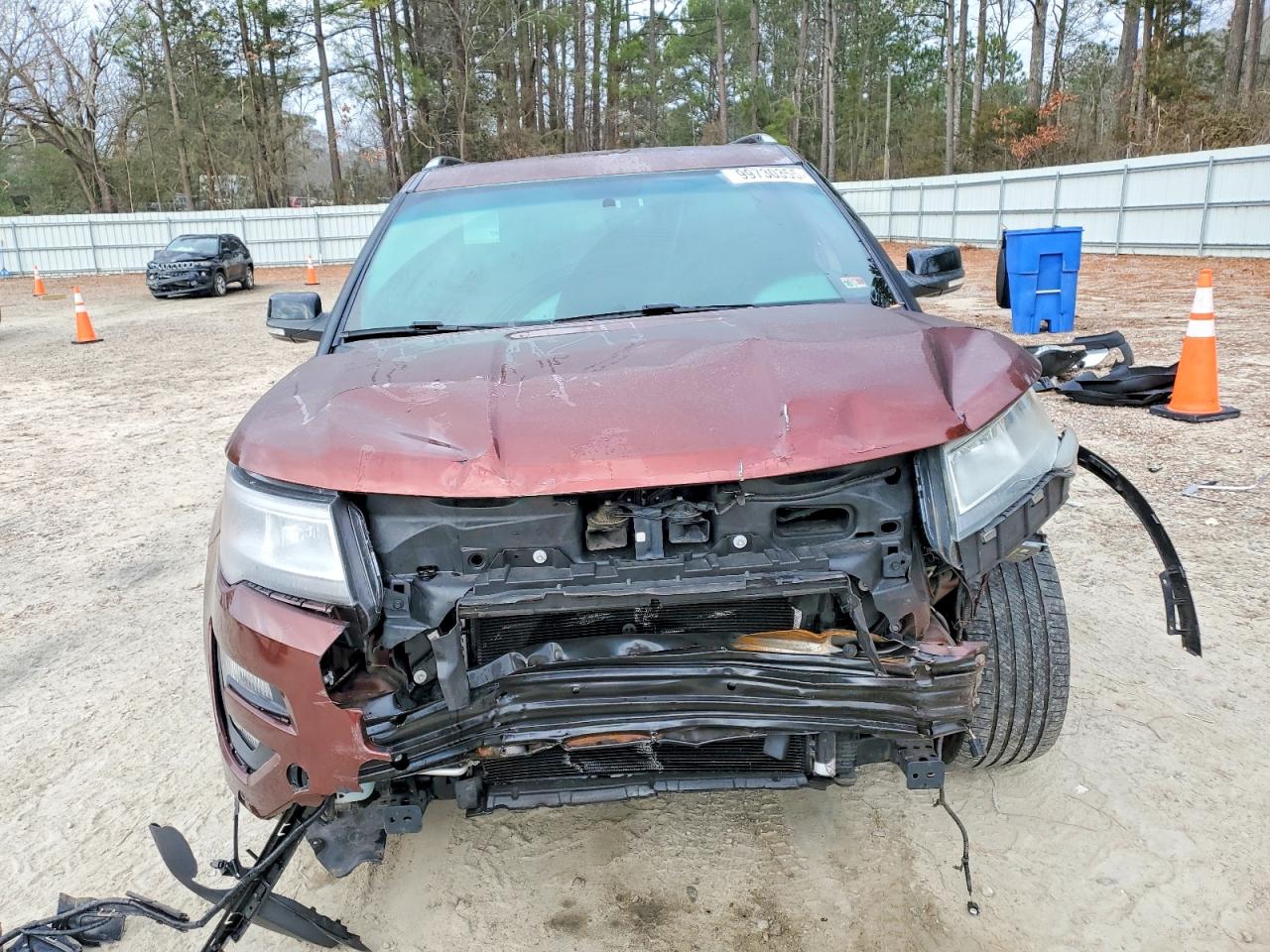 2016 FORD EXPLORER XLT photo 5