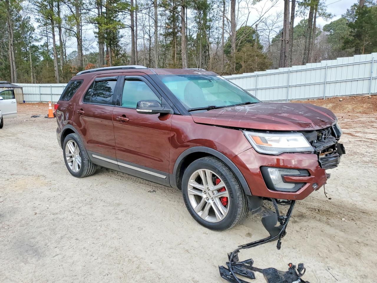 2016 FORD EXPLORER XLT photo 4