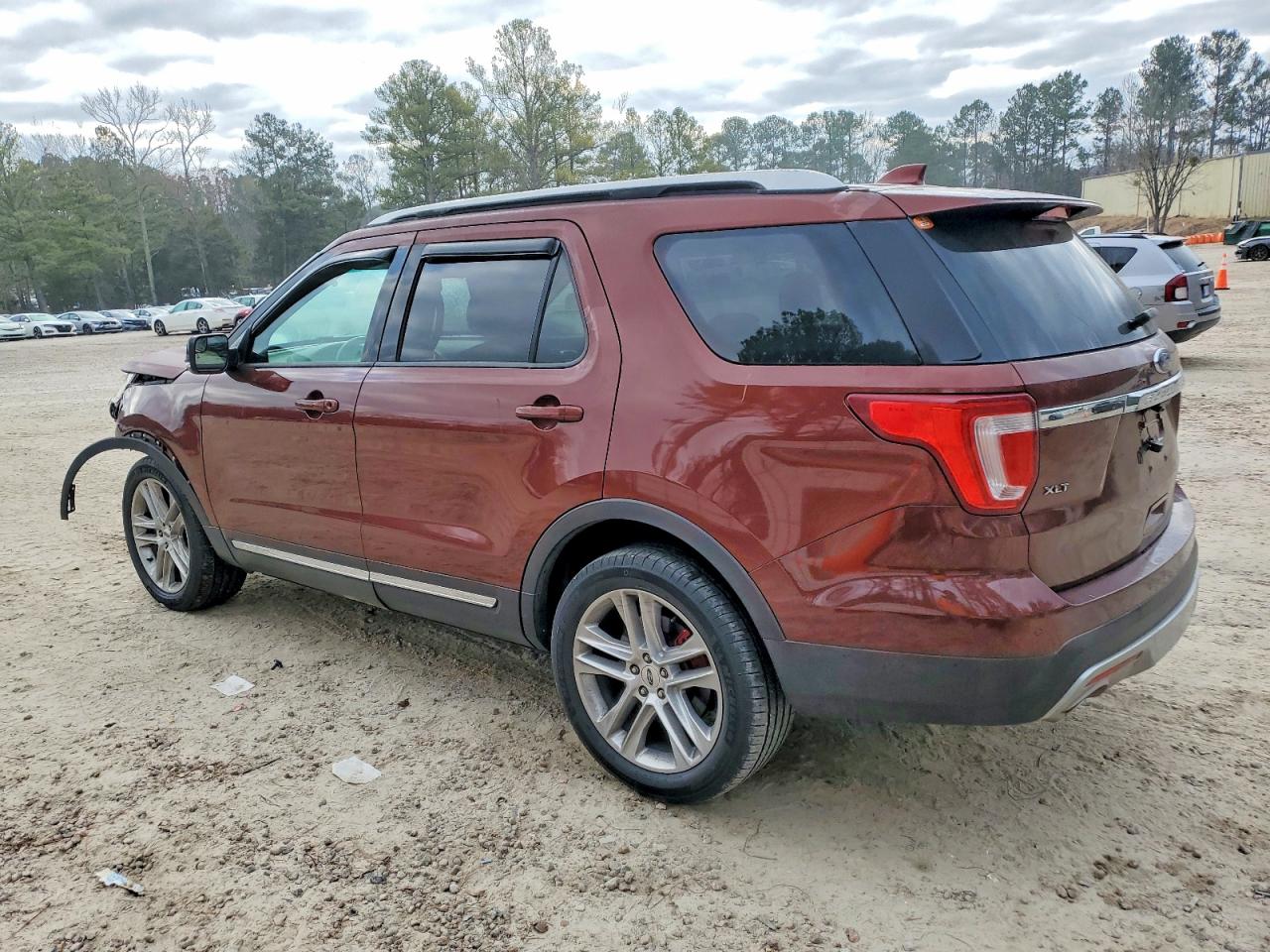2016 FORD EXPLORER XLT photo 2