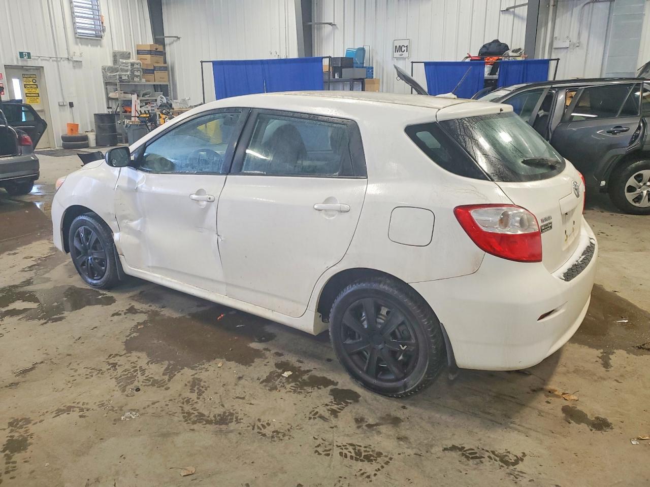 2010 TOYOTA COROLLA MATRIX photo 2