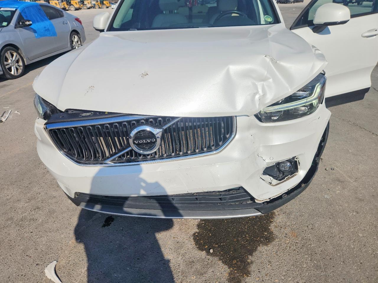 2021 VOLVO XC40 photo 12