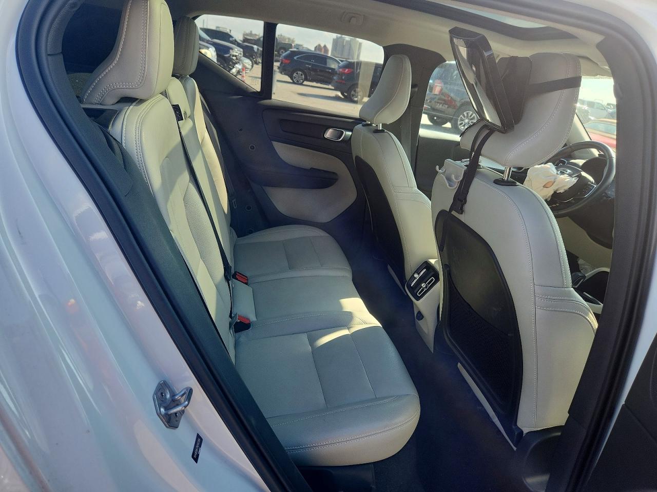2021 VOLVO XC40 photo 11