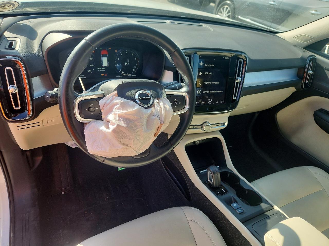 2021 VOLVO XC40 photo 8