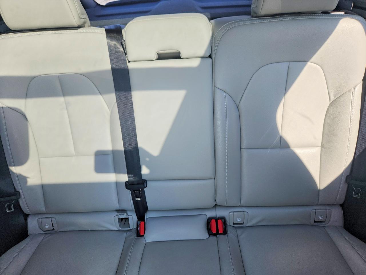 2021 VOLVO XC40 photo 10