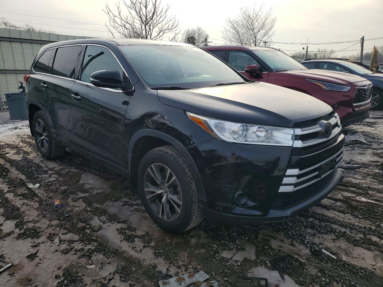 2018 TOYOTA HIGHLANDER LE photo 4
