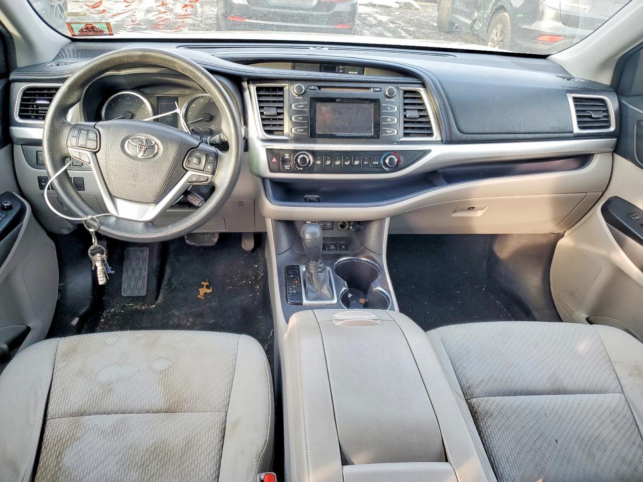 2018 TOYOTA HIGHLANDER LE photo 8