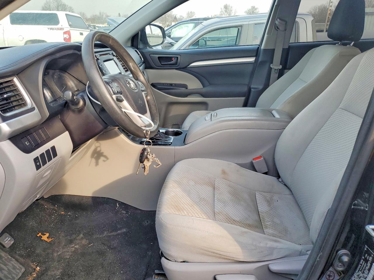 2018 TOYOTA HIGHLANDER LE photo 7