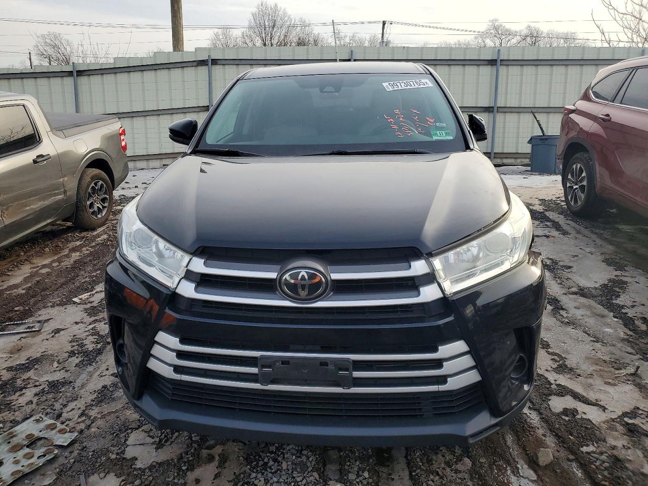2018 TOYOTA HIGHLANDER LE photo 5