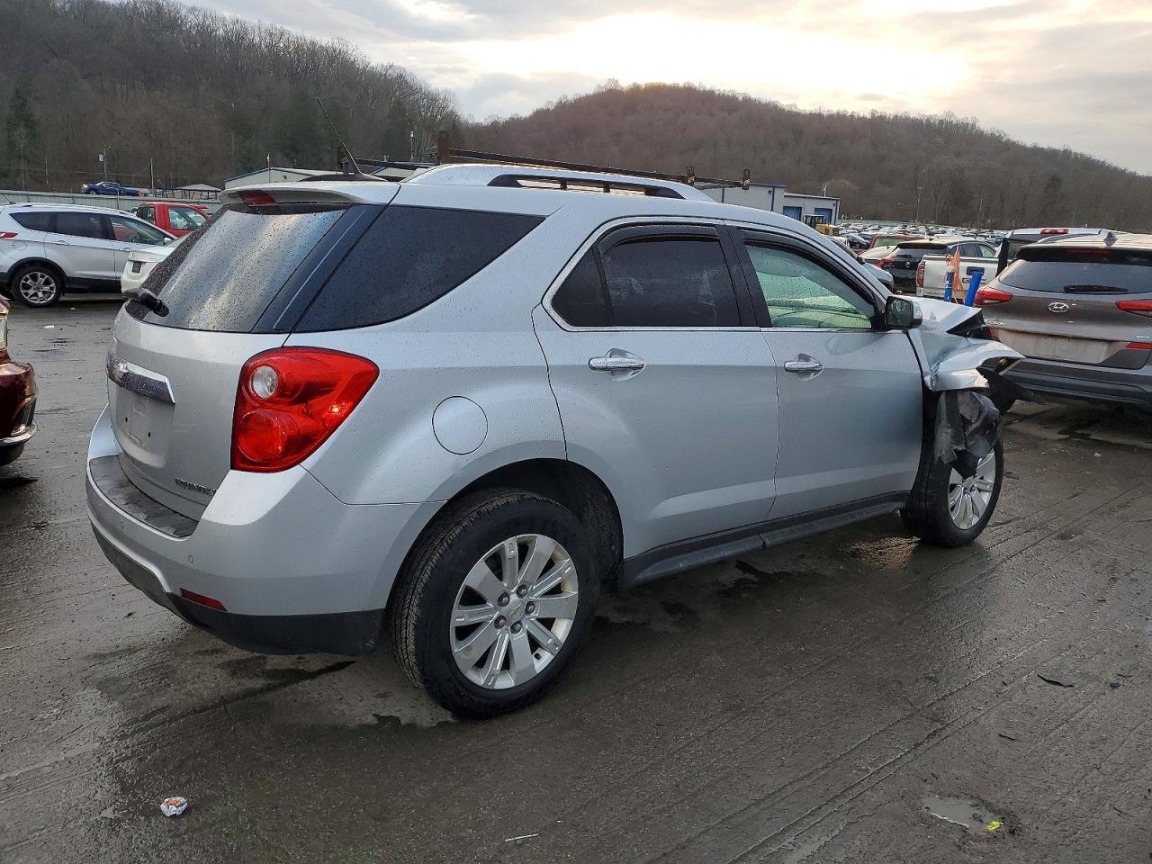 2010 CHEVROLET EQUINOX LT photo 3