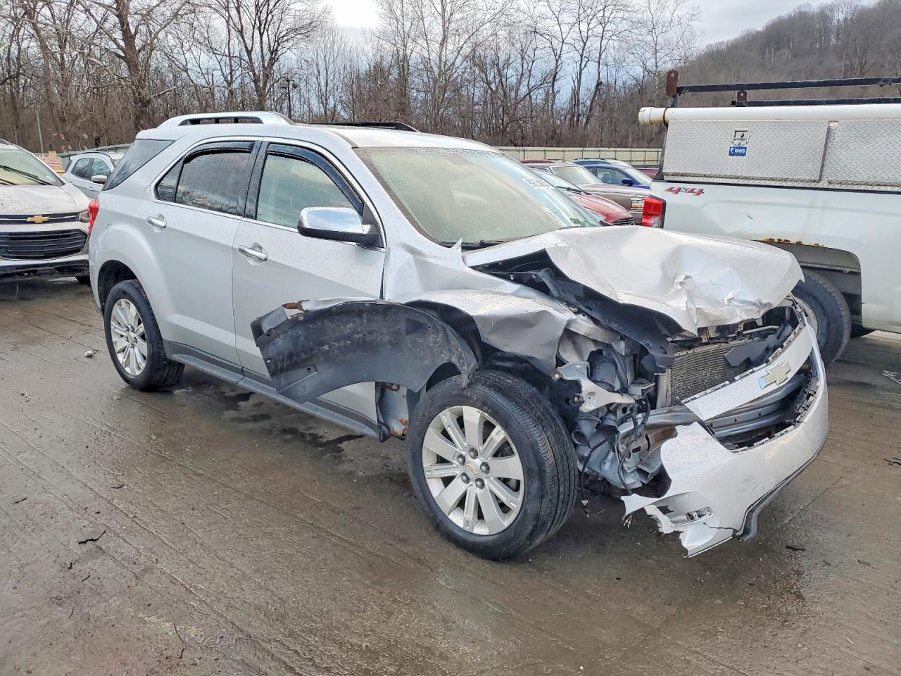 2010 CHEVROLET EQUINOX LT photo 4