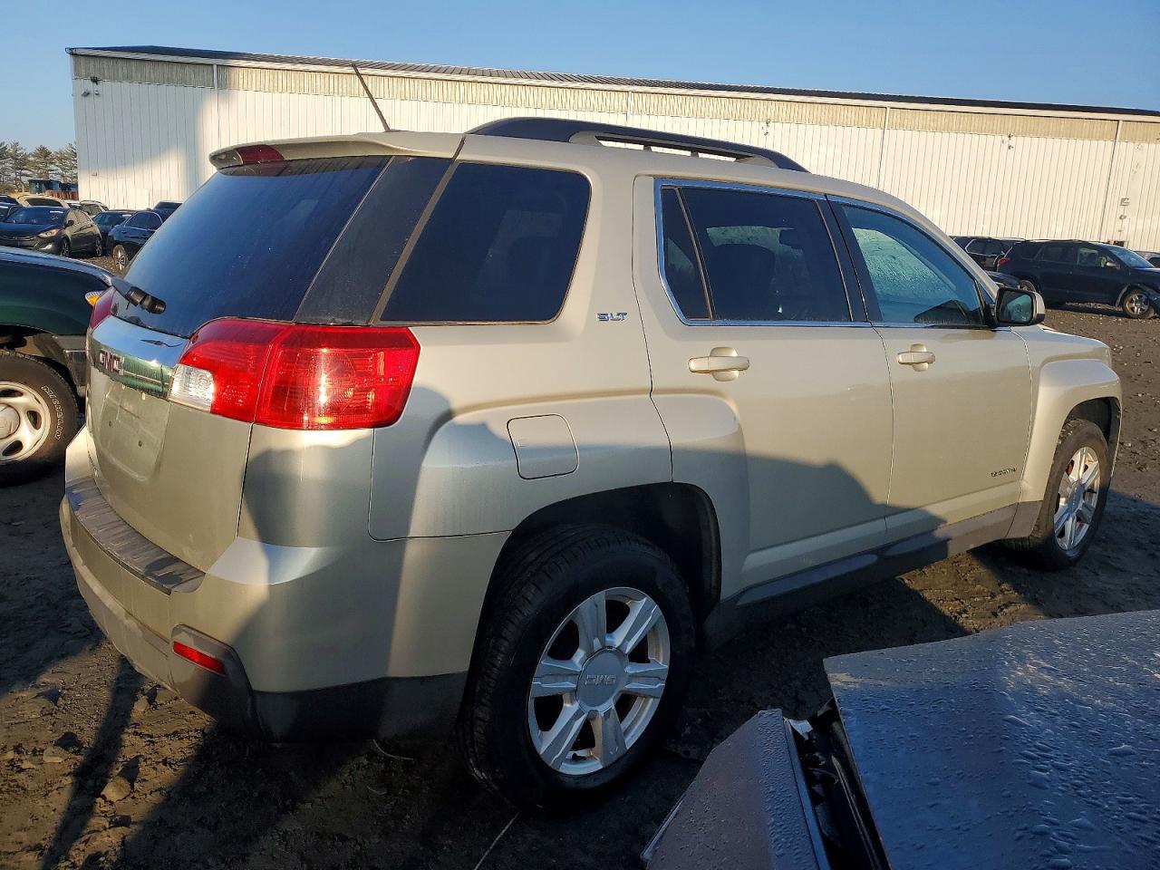 2015 GMC TERRAIN SLT photo 3