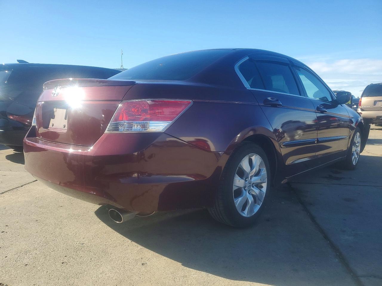 2010 HONDA ACCORD LXP photo 3