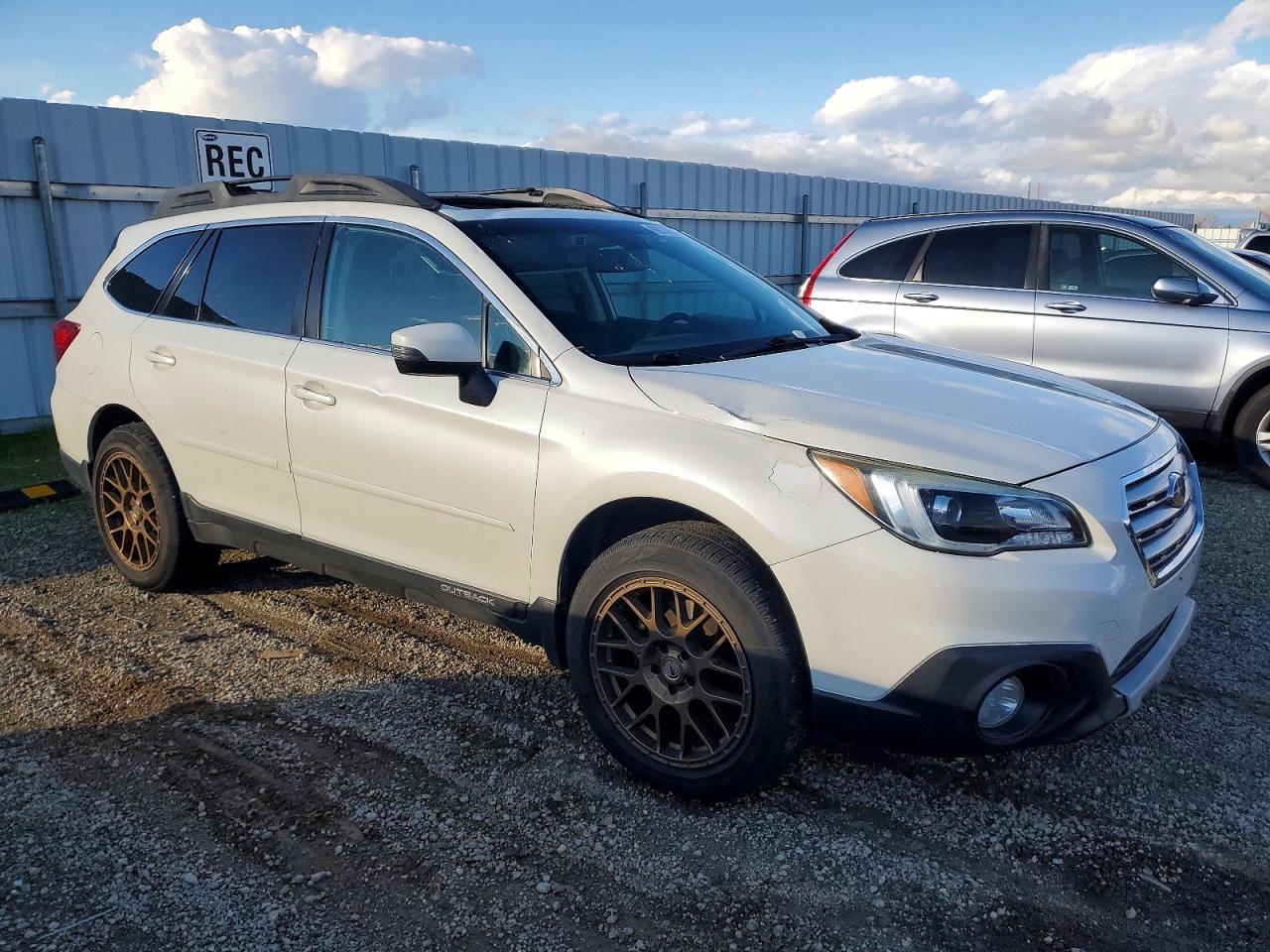 2015 SUBARU OUTBACK 3.6R LIMITED photo 4