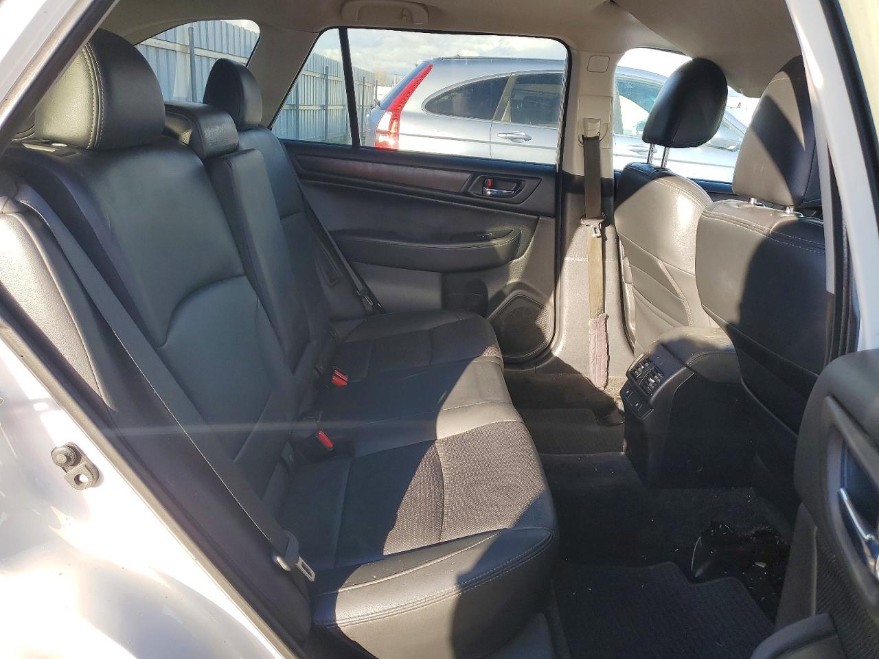 2015 SUBARU OUTBACK 3.6R LIMITED photo 10