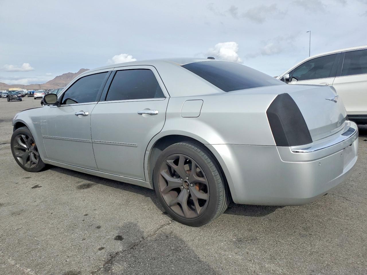2007 CHRYSLER 300C photo 2