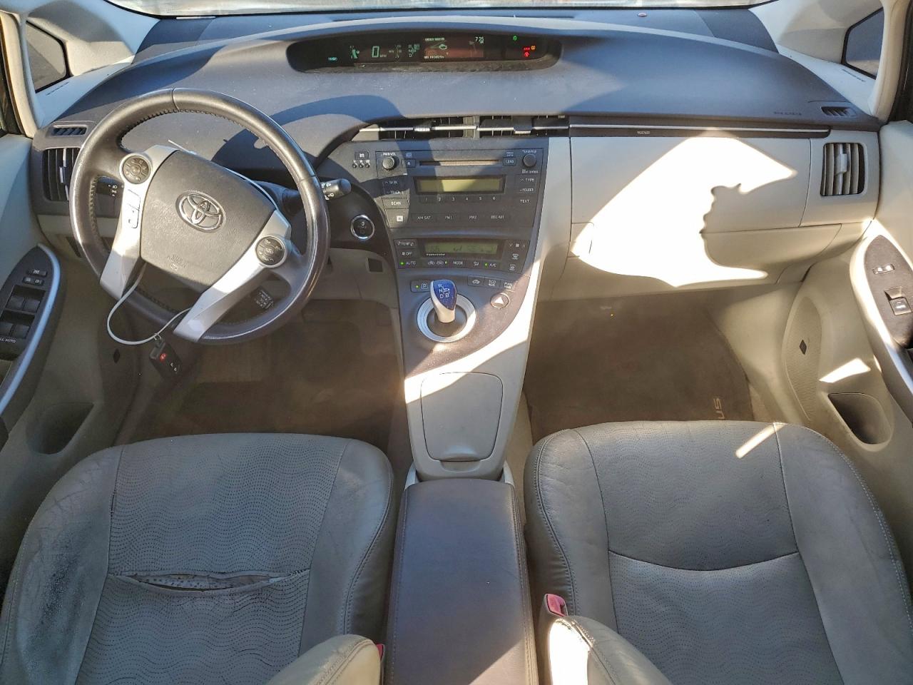 2010 TOYOTA PRIUS photo 15
