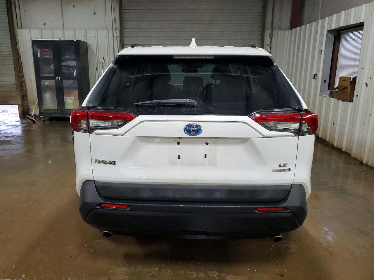 2019 TOYOTA RAV4 LE photo 6