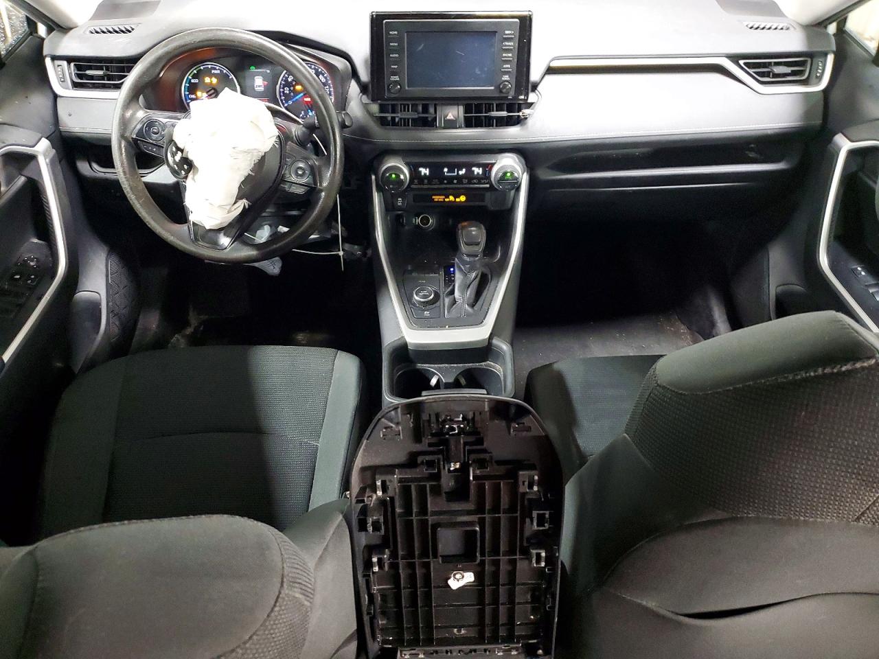 2019 TOYOTA RAV4 LE photo 8