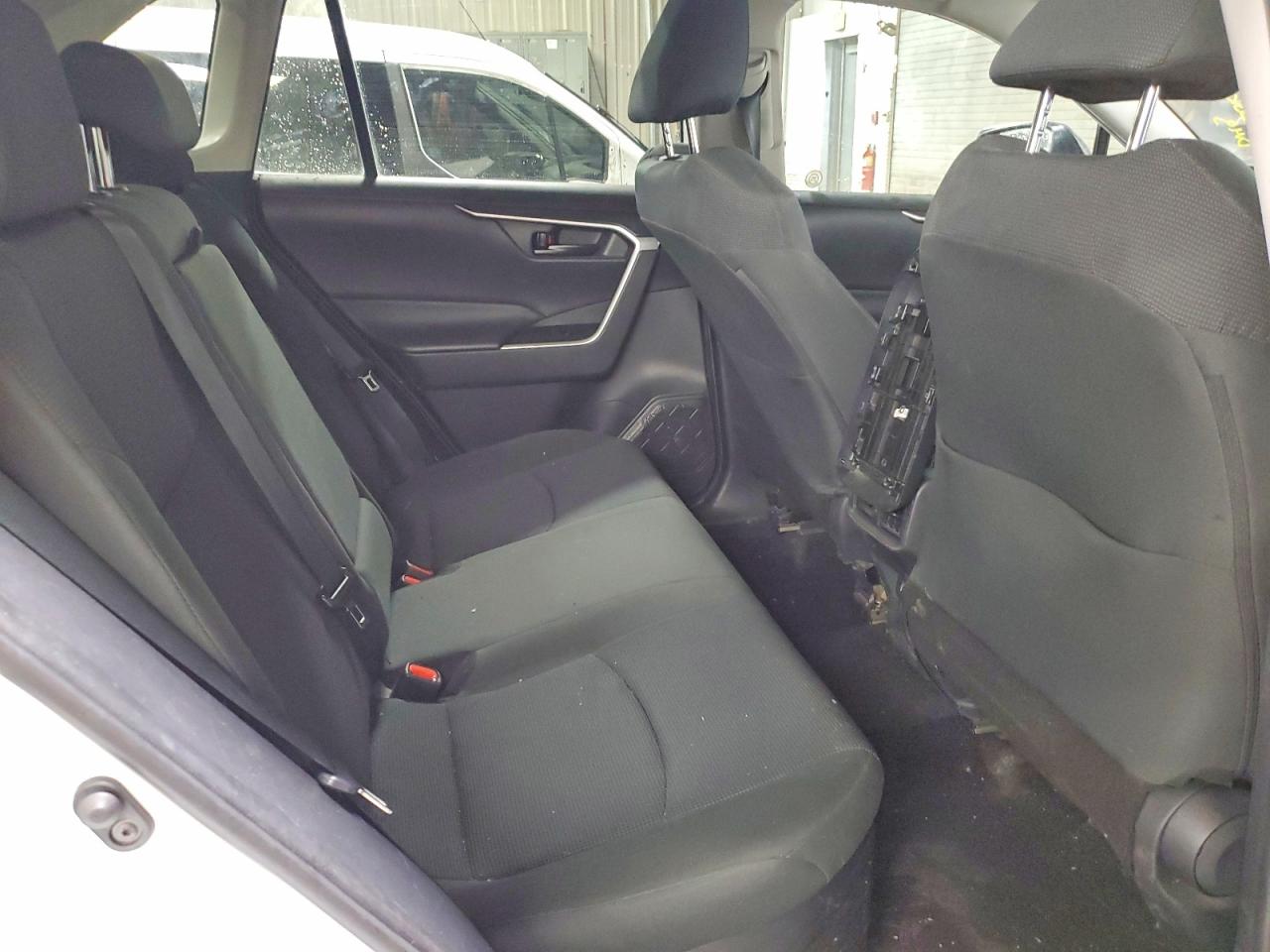 2019 TOYOTA RAV4 LE photo 10