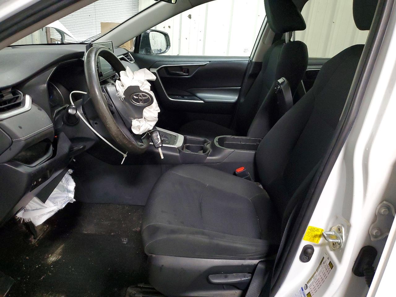 2019 TOYOTA RAV4 LE photo 7